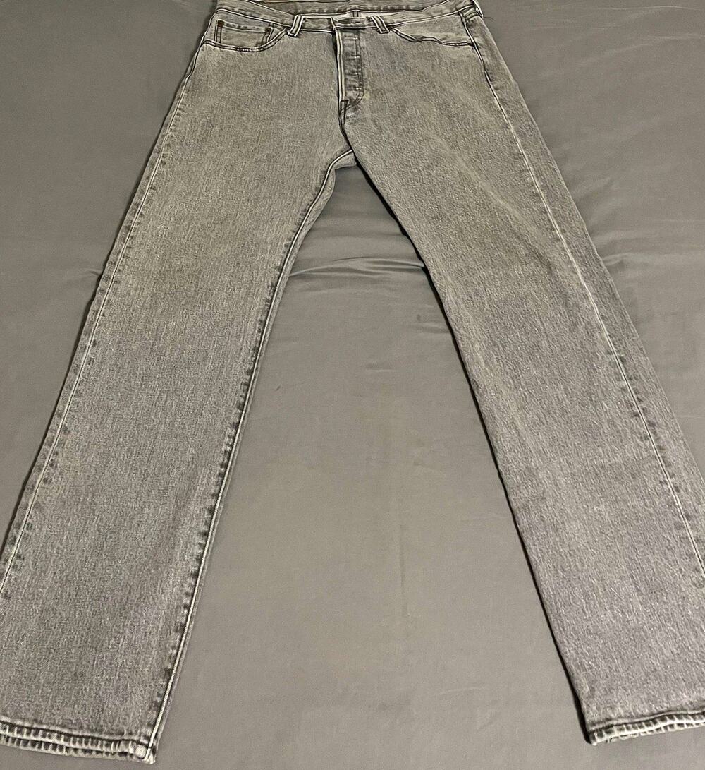 Levi's 501 Series Men's Gray Light Wash Denim Straight Jeans Button Fly 33x32